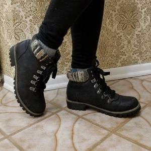 Cliffs by White Mountain (Prianna)